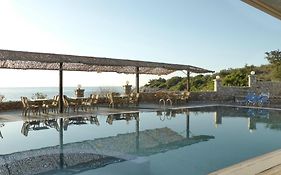 Lalloudes Seaside Accommodation